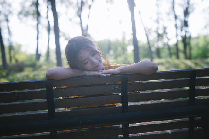清纯美女崔小小er黄色连衣裙图片 2