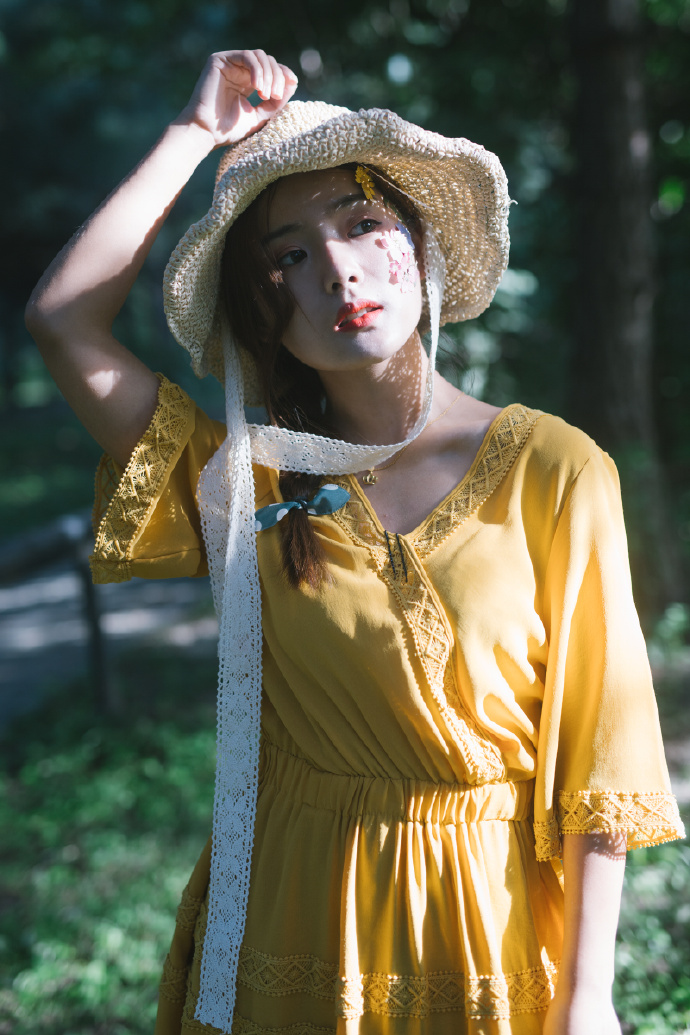 清纯美女崔小小er黄色连衣裙图片 7