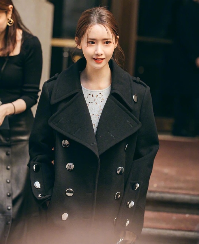 韩国美女明星林允儿纽约时装周贵族范街拍图片 2