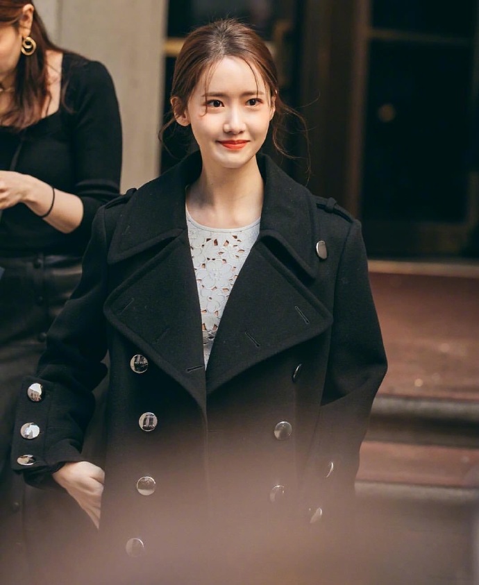 韩国美女明星林允儿纽约时装周贵族范街拍图片 4