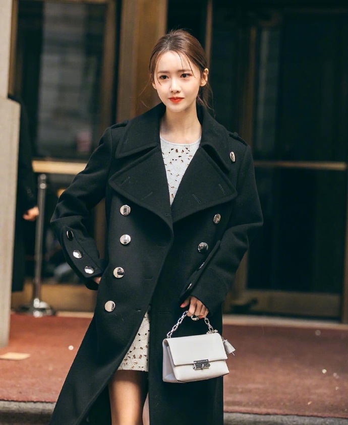 韩国美女明星林允儿纽约时装周贵族范街拍图片 5