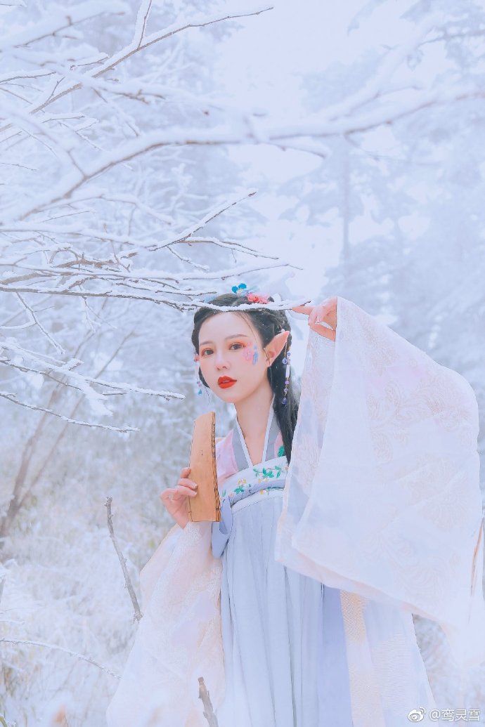 清纯美女江嘉鱼古装图片 8