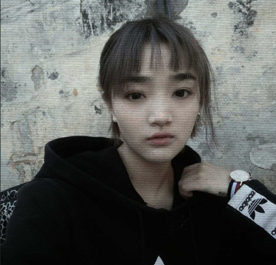 清纯美女校花雷舒婷自拍照图片