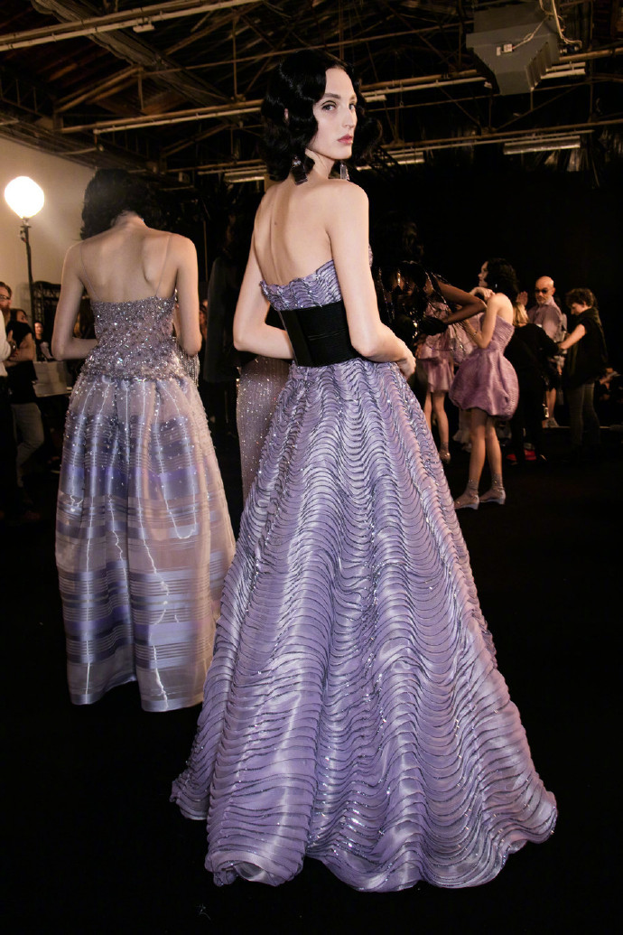 Armani prive梦幻紫色礼服图片 5
