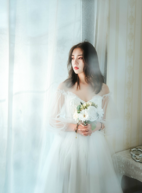 清纯美女唯美婚纱图片 8