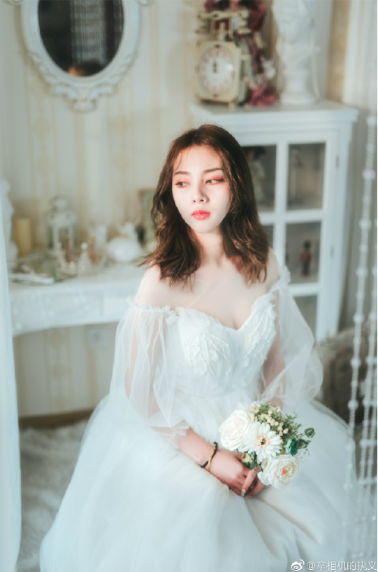 清纯美女唯美婚纱图片 10