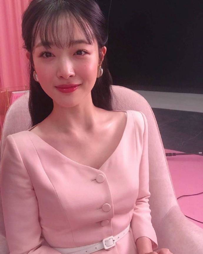 韩国美女明星崔雪莉超适合水蜜桃粉色的女孩图
