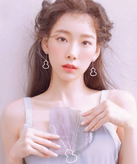 韩国美女明星金泰妍水蜜桃口味少女感画报图片 4