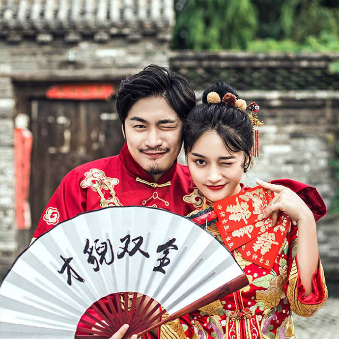 古装嫁衣创意婚纱照图片 3