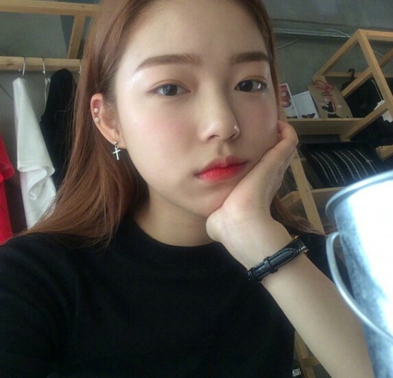 最有味道的微卷长发美女自拍照图片 2