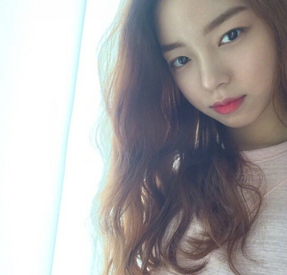 最有味道的微卷长发美女自拍照图片 8