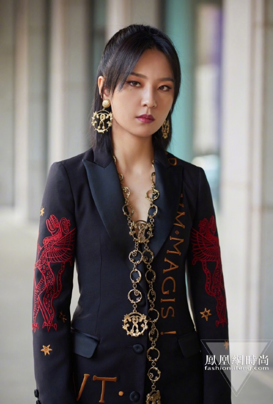内地女歌手周笔畅2019秋冬Donna Collection米兰时装秀 2