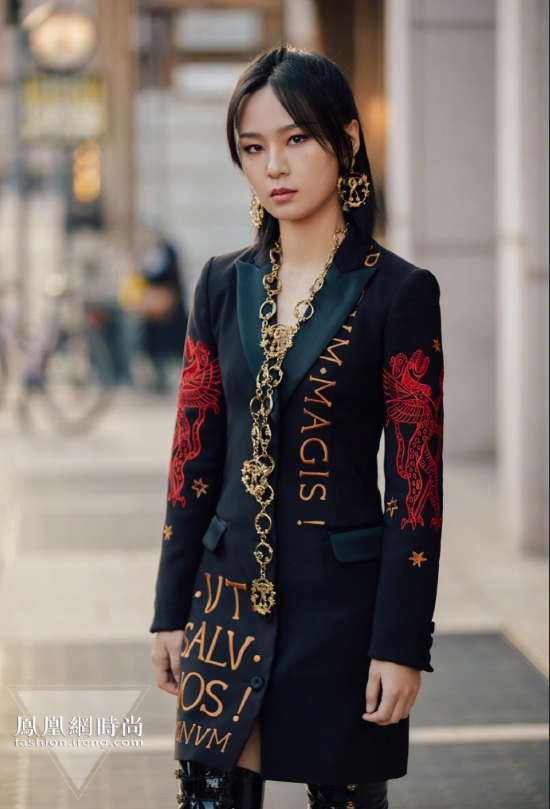内地女歌手周笔畅2019秋冬Donna Collection米兰时装秀 3