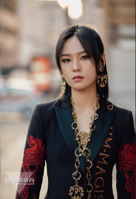 内地女歌手周笔畅2019秋冬Donna Collection米兰时装秀 5