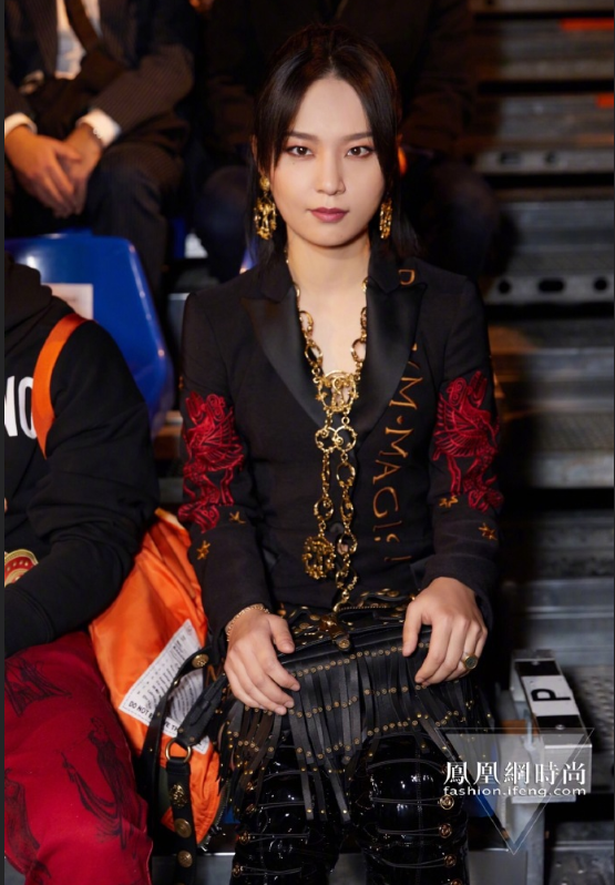 内地女歌手周笔畅2019秋冬Donna Collection米兰时装秀 7