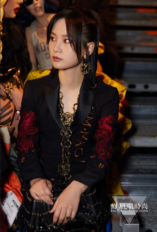内地女歌手周笔畅2019秋冬Donna Collection米兰时装秀 9