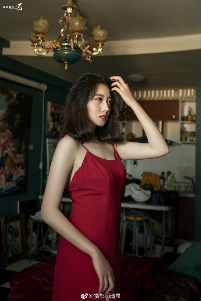 清纯美女翊名红裙性感图片 4