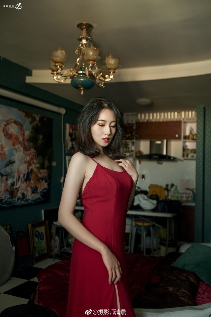 清纯美女翊名红裙性感图片 5