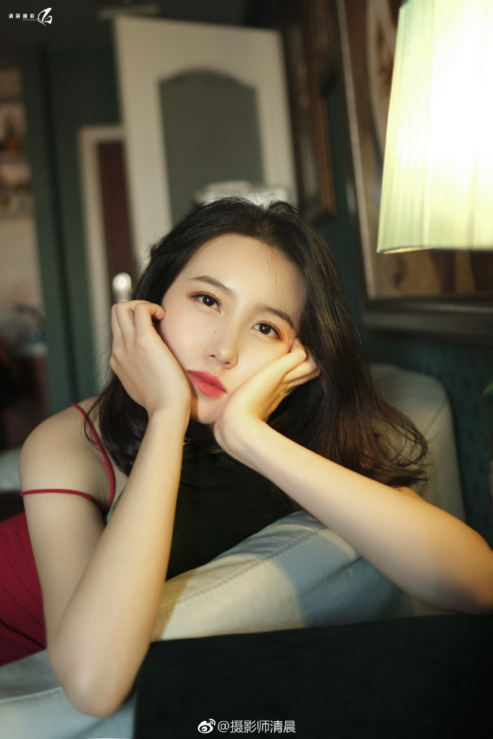 清纯美女翊名红裙性感图片 7