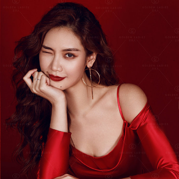 大红色结婚照图片