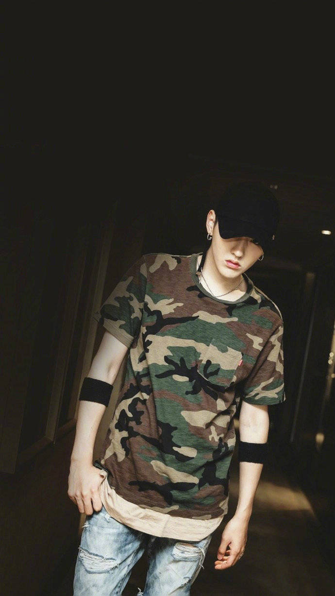 心动男孩吴亦凡迷彩服写真帅气图片 7