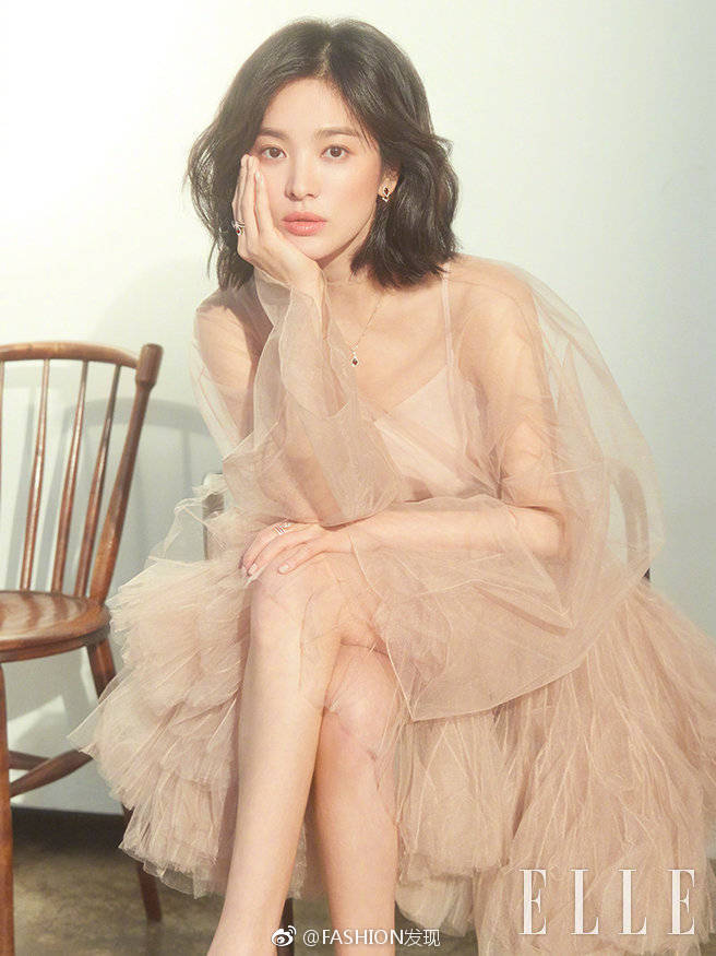 韩国女演员宋慧乔《ELLE》2019年三月刊封面图片 2