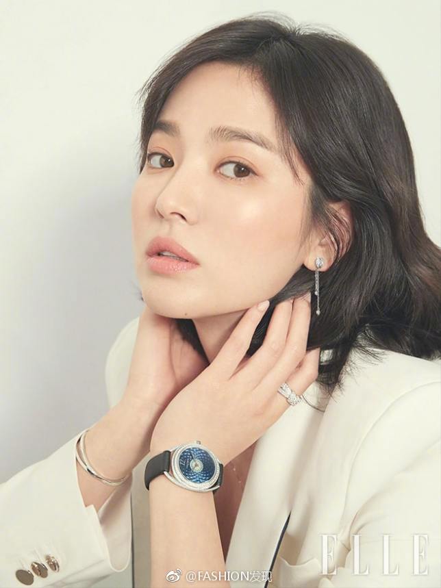 韩国女演员宋慧乔《ELLE》2019年三月刊封面图片 8