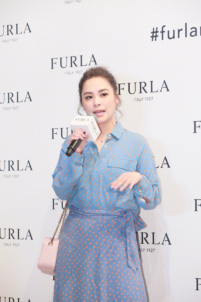 香港美女明星阿娇幸福肥图片 4