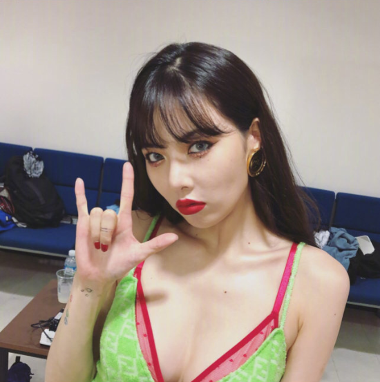 韩国性感美女明星泫雅吊带裙性感图片 2