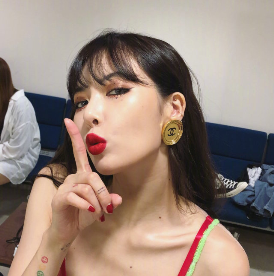 韩国性感美女明星泫雅吊带裙性感图片 5