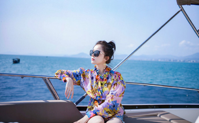 新疆美女明星古力娜扎度假美照 2