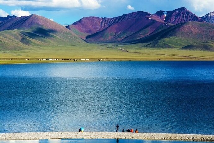 西藏夏天的圣湖风景图片 2