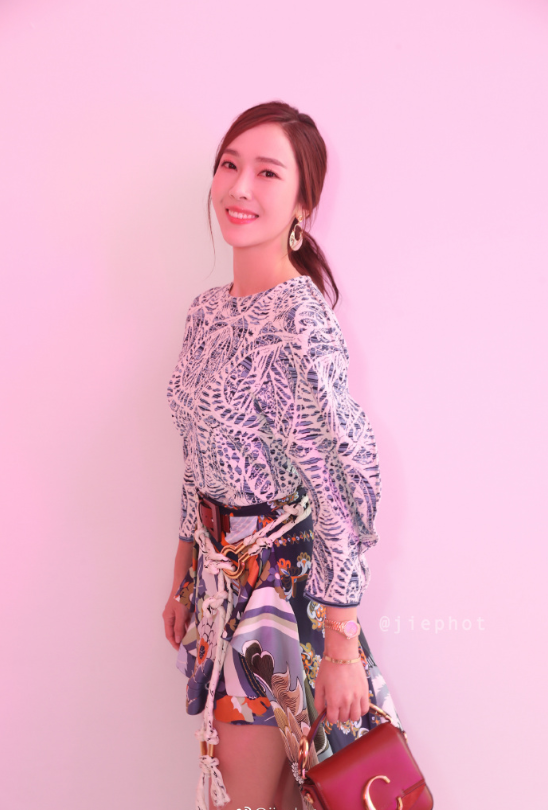 韩国美女图片 女星Jessica郑秀妍巴黎时装周图片 12