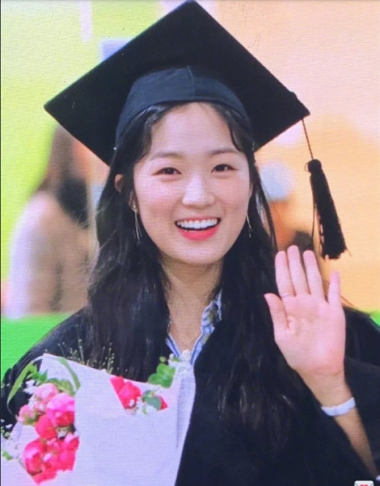韩国美女演员金惠允大学毕业照图片 3