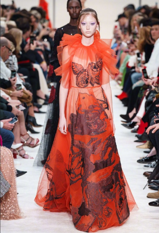 Valentino2019巴黎时装周仙女裙图片 2