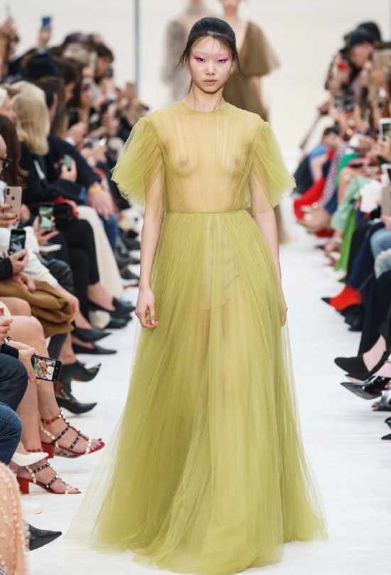 Valentino2019巴黎时装周仙女裙图片 7