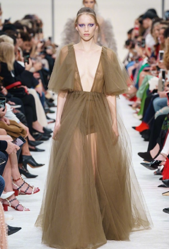 Valentino2019巴黎时装周仙女裙图片 8
