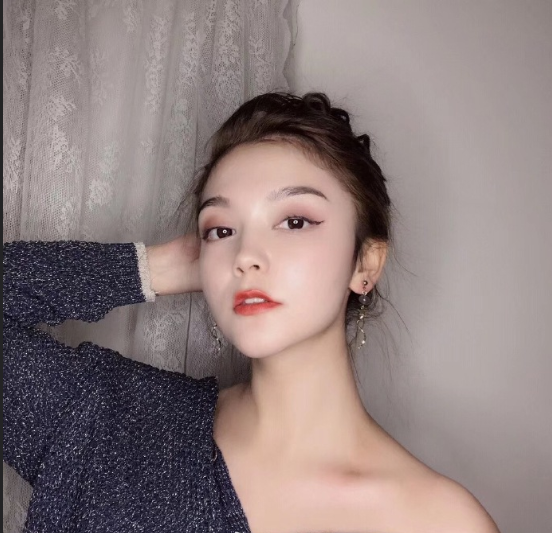 清纯美女校花苏比自拍照图片