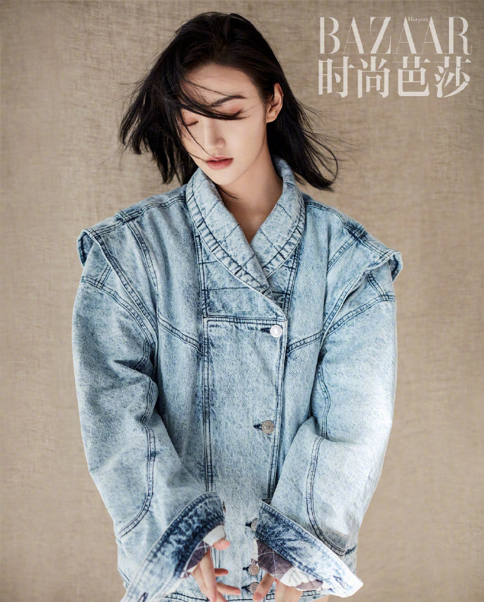 大眼美女明星景甜《时尚芭莎》4月时尚封面大片 3