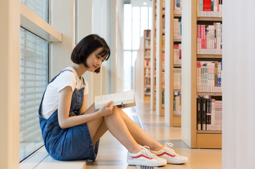 清纯美女图片 短发美女文艺图片 4