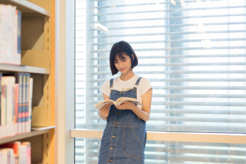 清纯美女图片 短发美女文艺图片 12