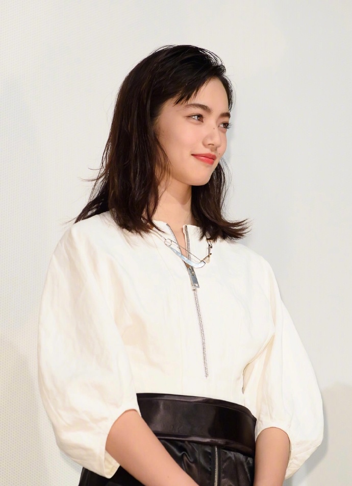 日本美女模特小松菜奈图片 2