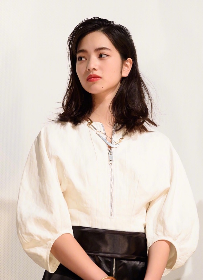 日本美女模特小松菜奈图片 6