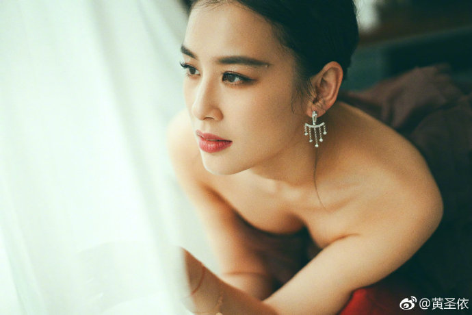上海美女图片 星女郎黄圣依棕色抹胸蓬蓬公主裙 5