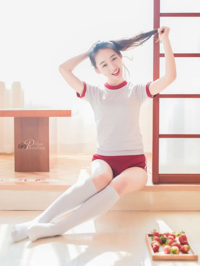 00后清纯美女白丝秀美腿性感图片 2