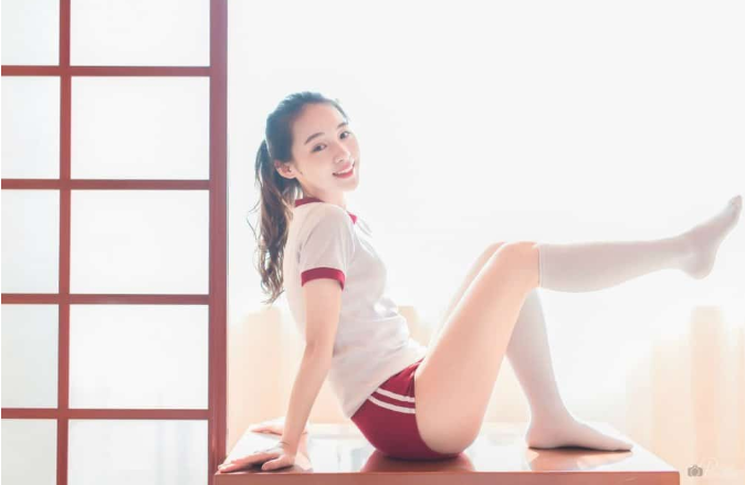00后清纯美女白丝秀美腿性感图片 5