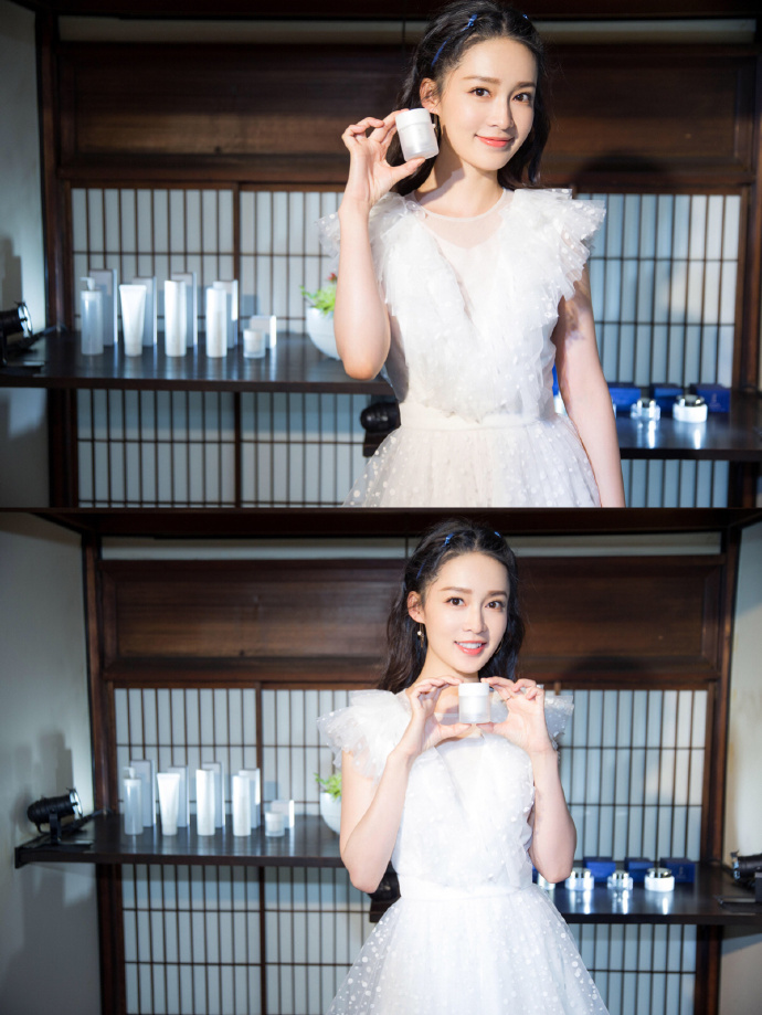 内地美女演员李沁与花树合影温婉可人图片 5