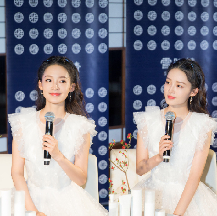 内地美女演员李沁与花树合影温婉可人图片 7