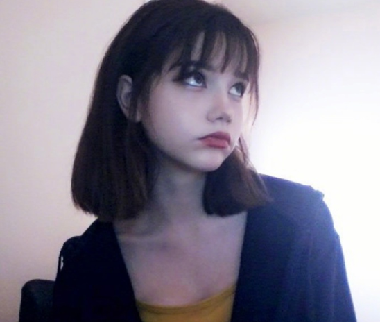 乌克兰18岁短发女孩Karin Kapnha自拍图片 3