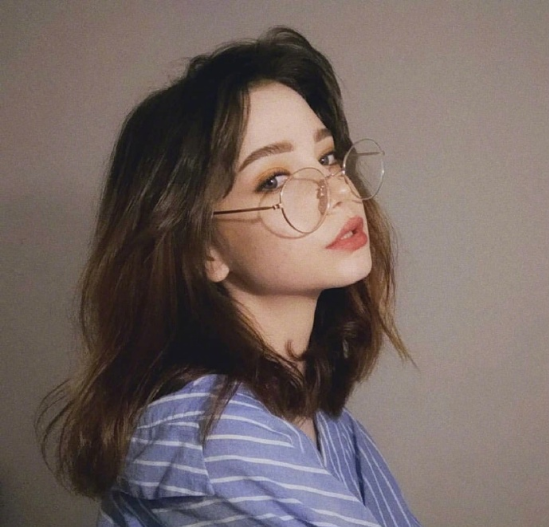 乌克兰18岁短发女孩Karin Kapnha自拍图片 9